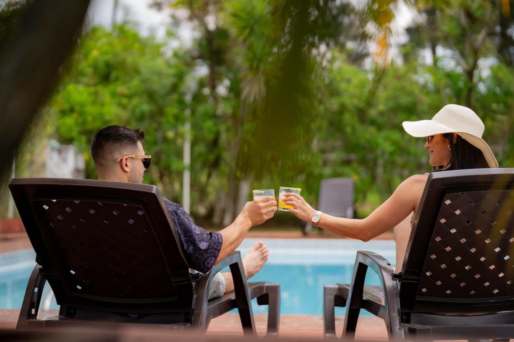 Hotel Campestre Alto Lindo En Guatape Luaran gambar