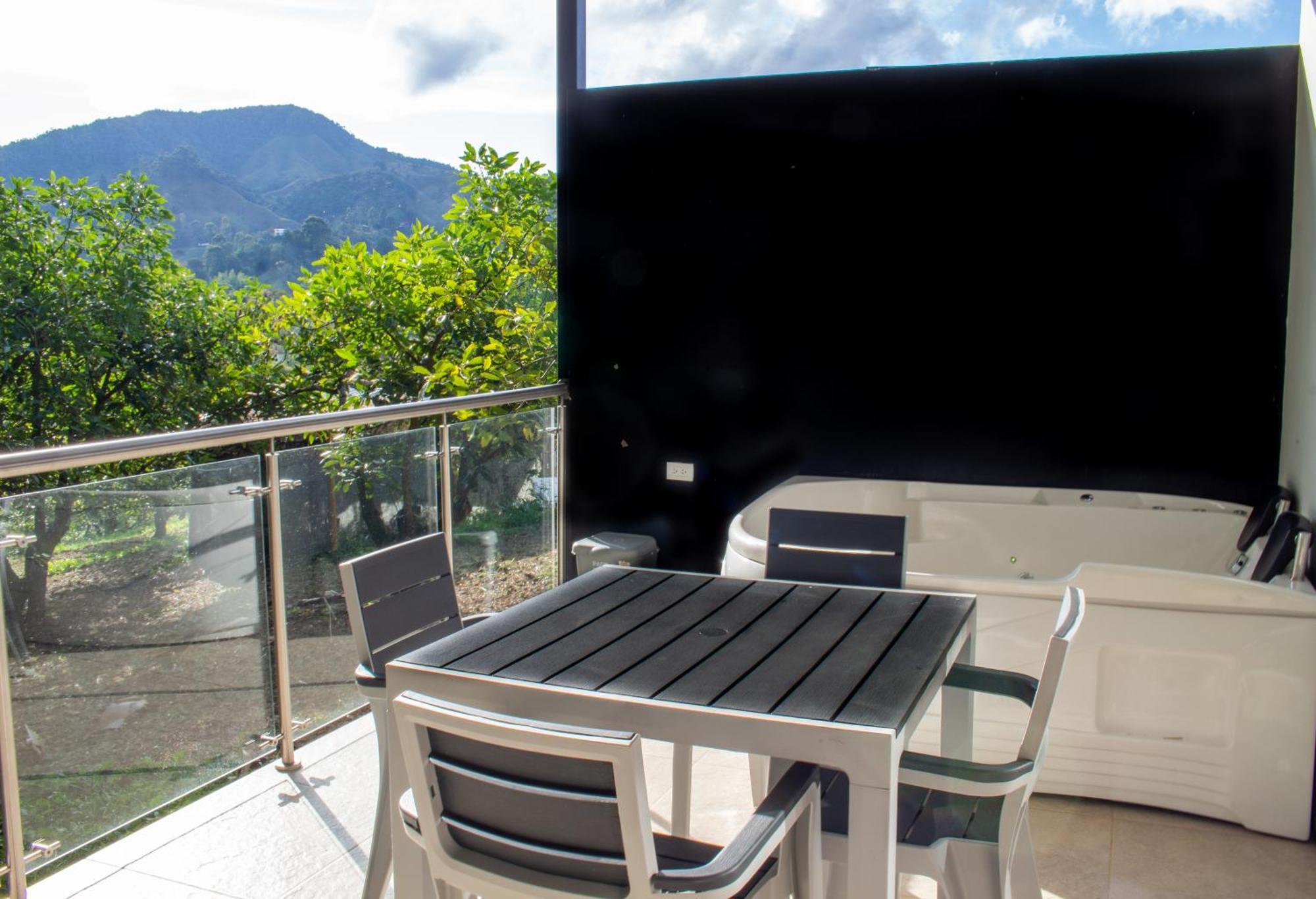 Hotel Campestre Alto Lindo En Guatape Luaran gambar